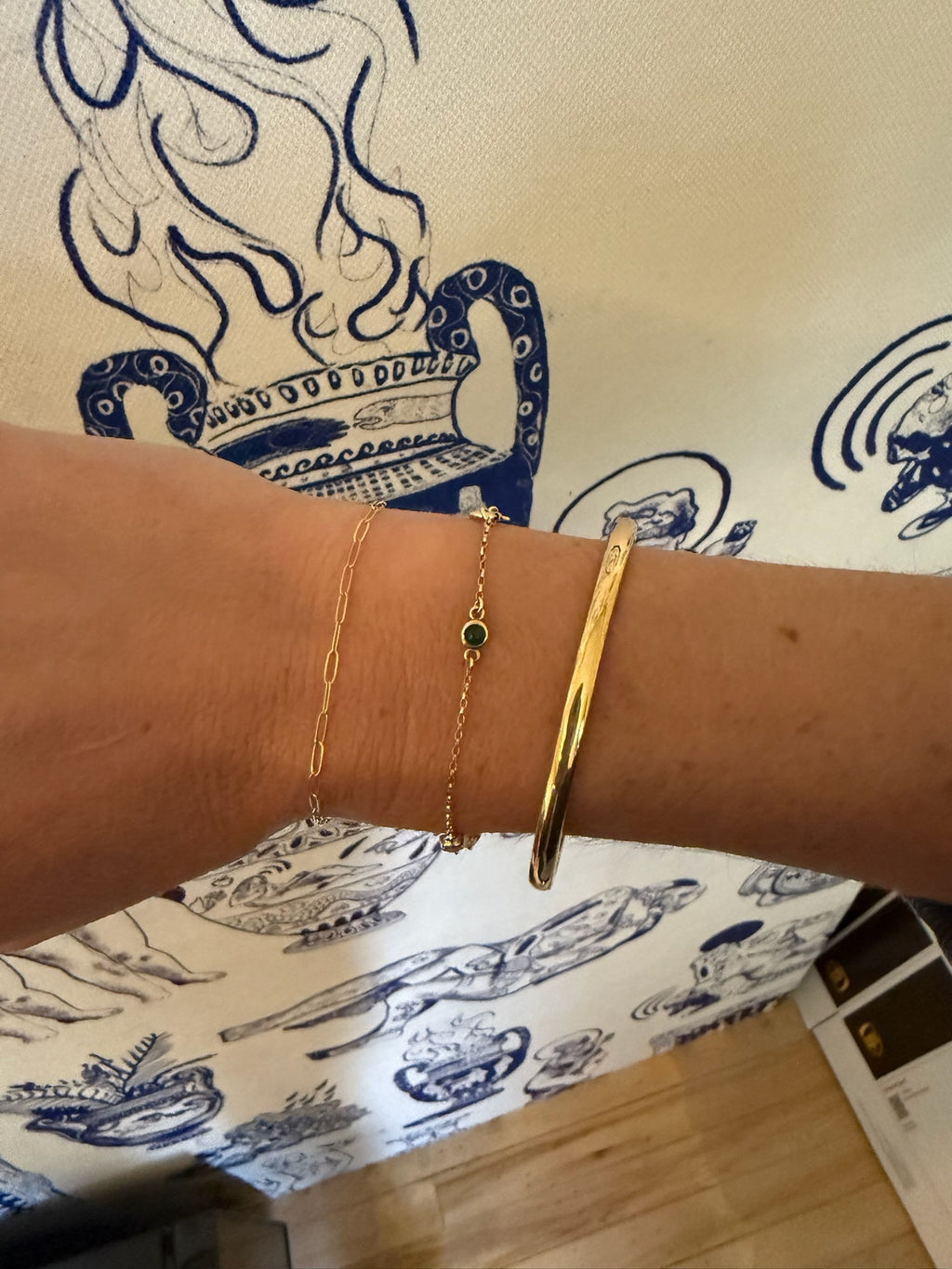 ROUND BANGLE