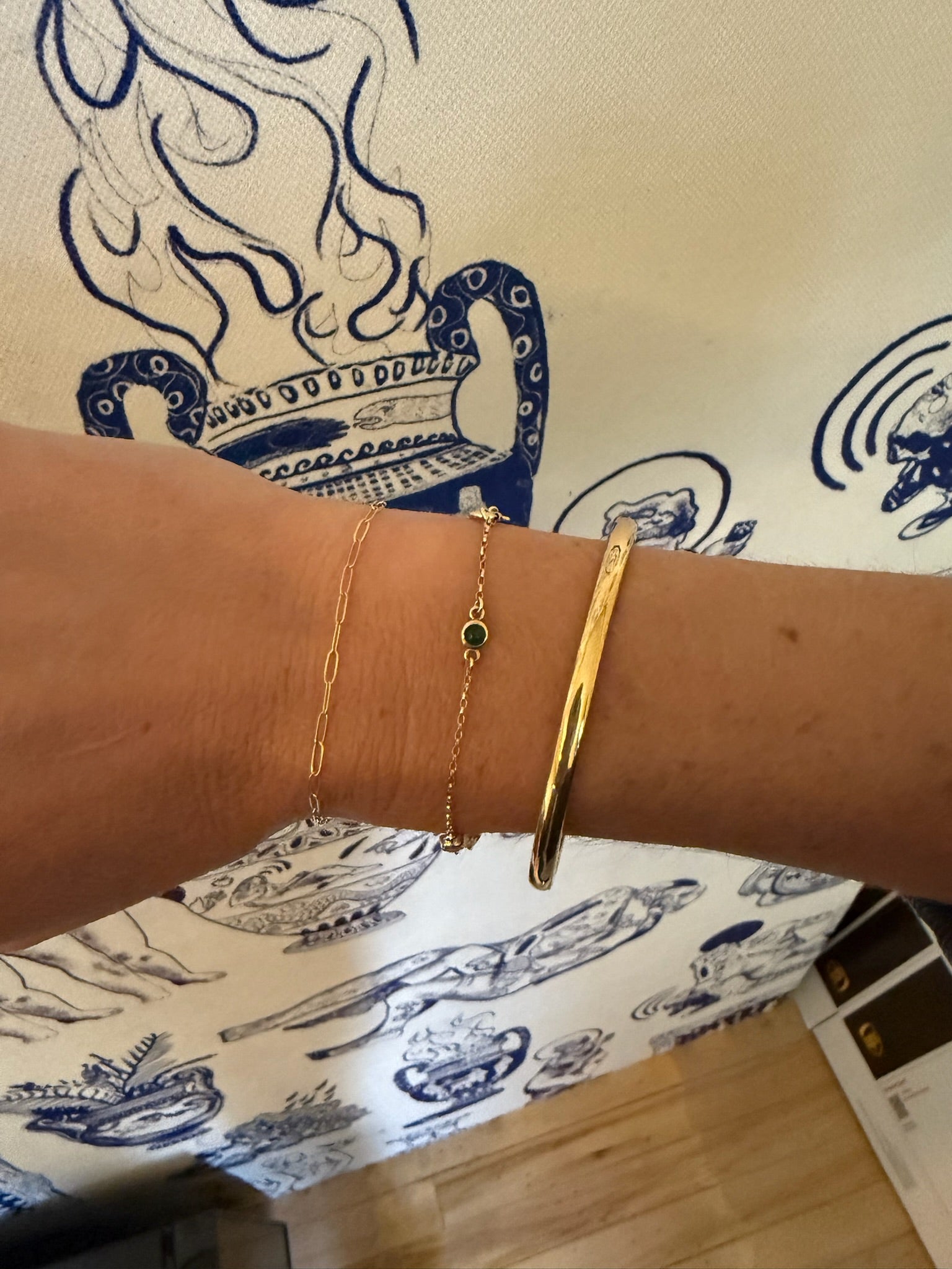 ROUND BANGLE