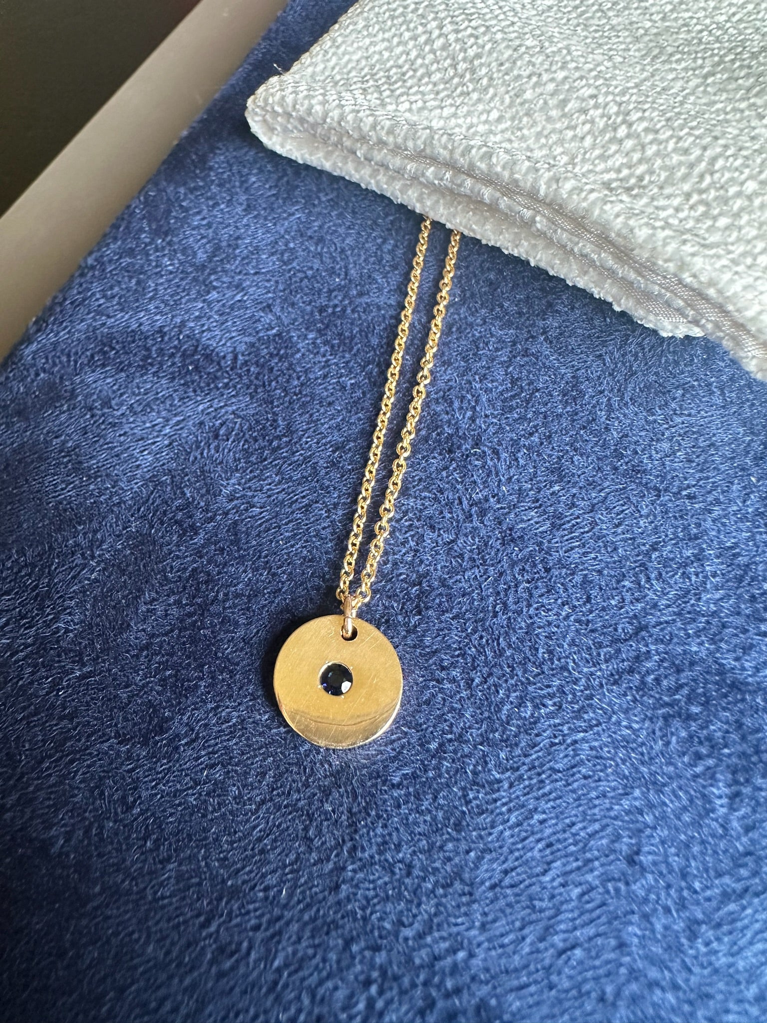 SAPPHIRE DISK NECKLACE