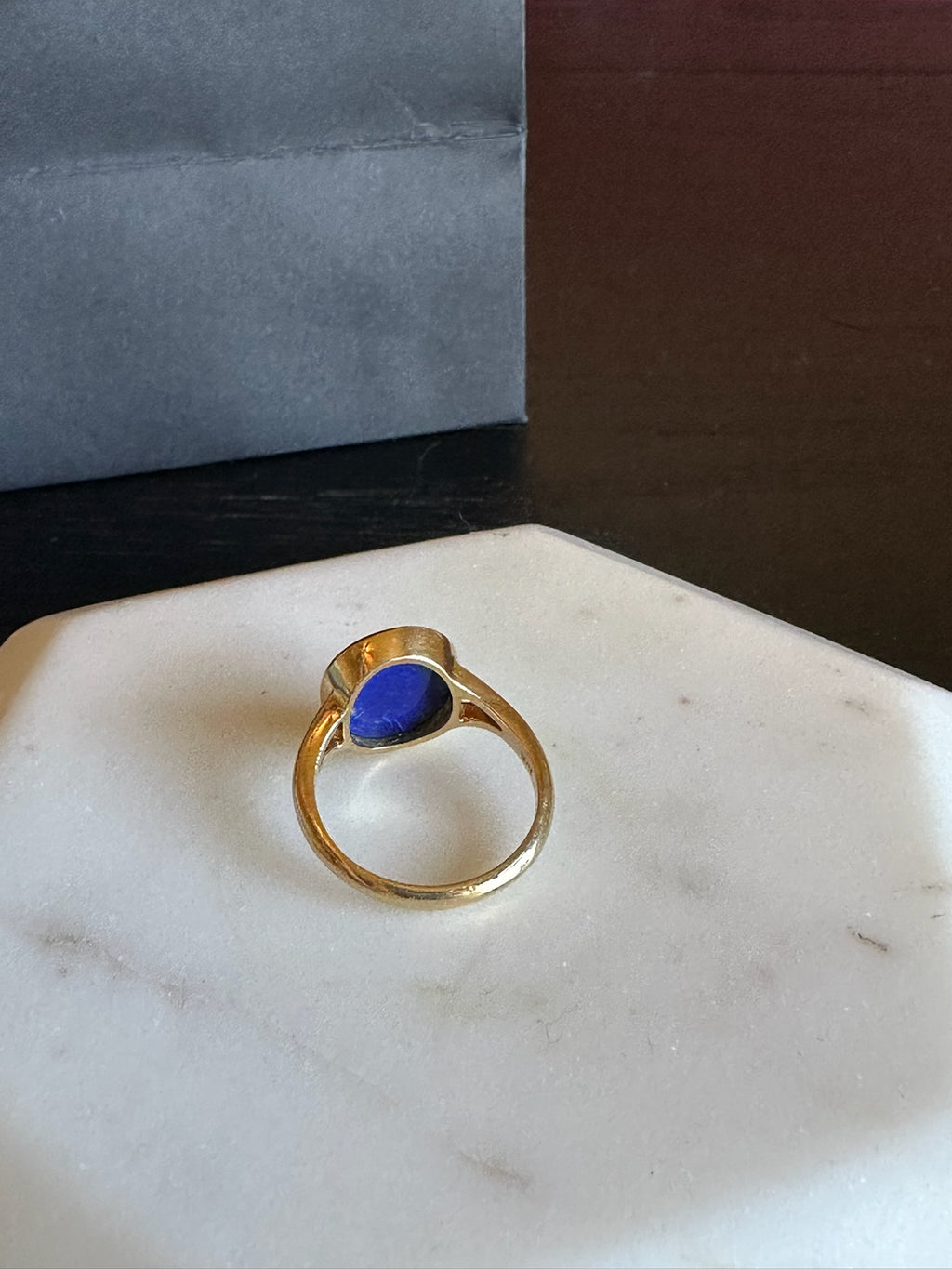 VINTAGE SPLIT SHANK LAPIS RING