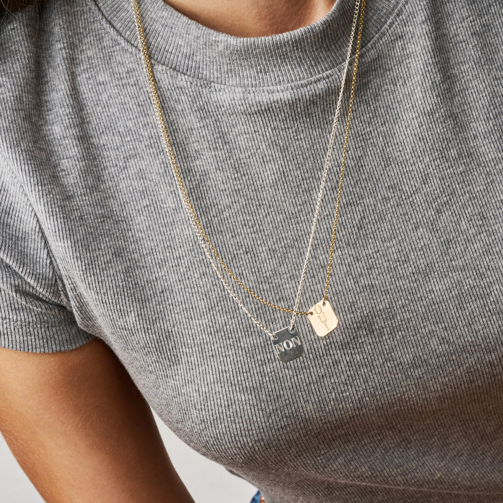 OUI/NON SCAPULAR NECKLACE
