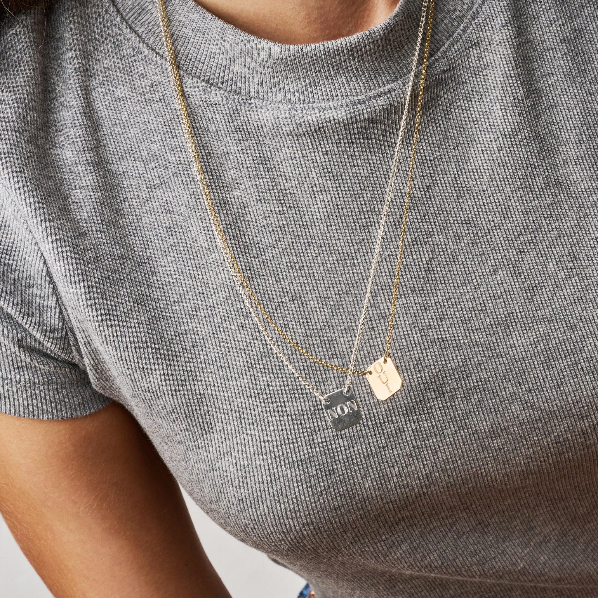 OUI/NON SCAPULAR NECKLACE