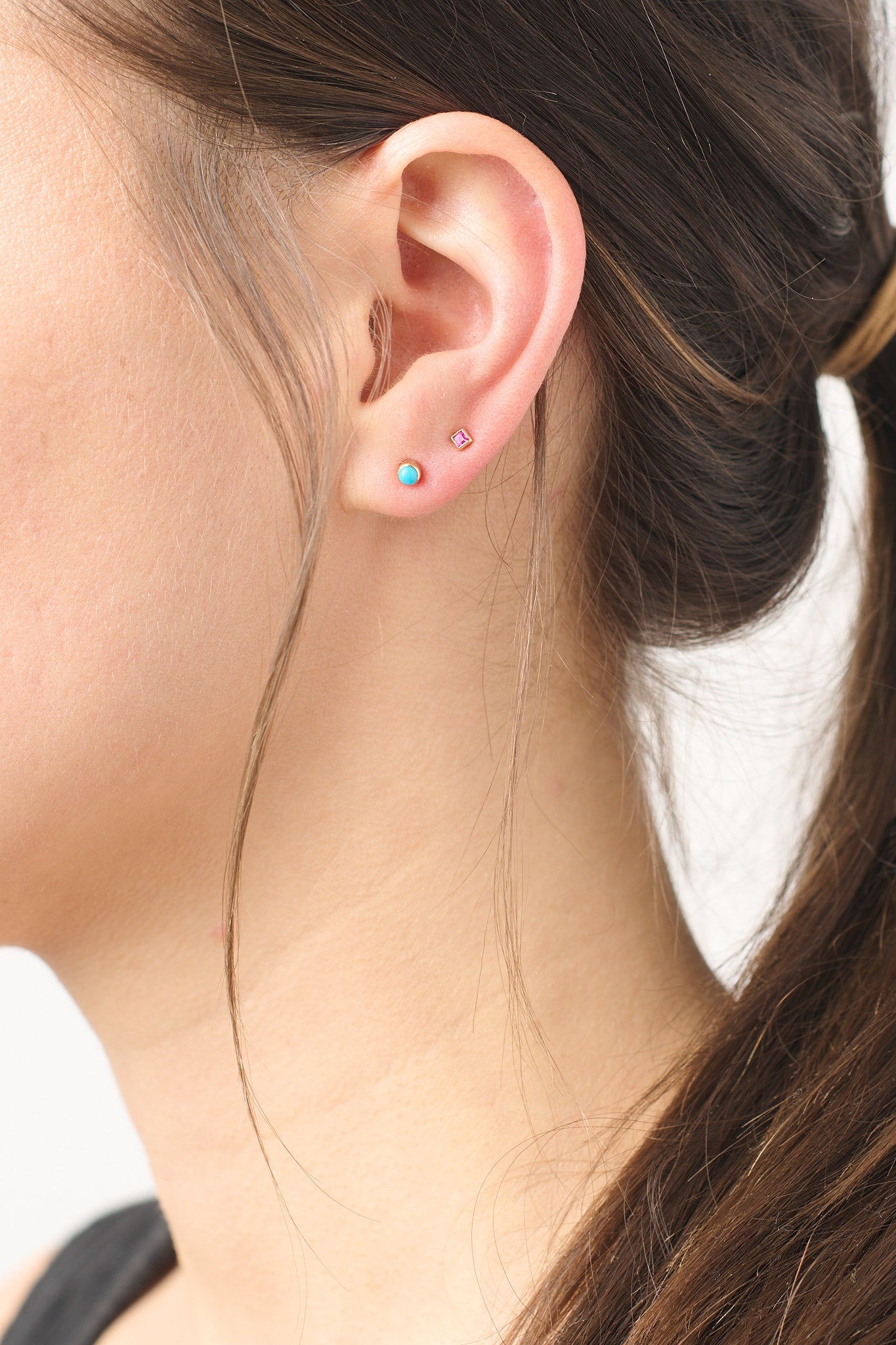 MICRO RUBY SQUARE STUD