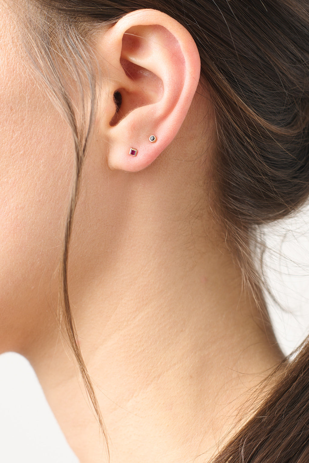 MICRO RUBY SQUARE STUD