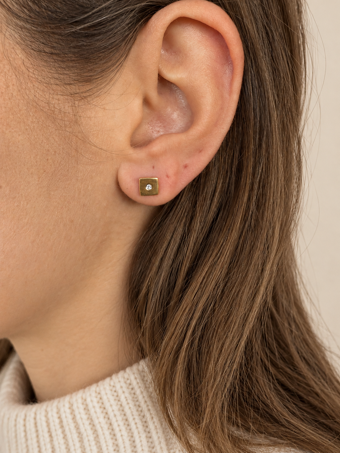 SQUARE DIAMOND STUD