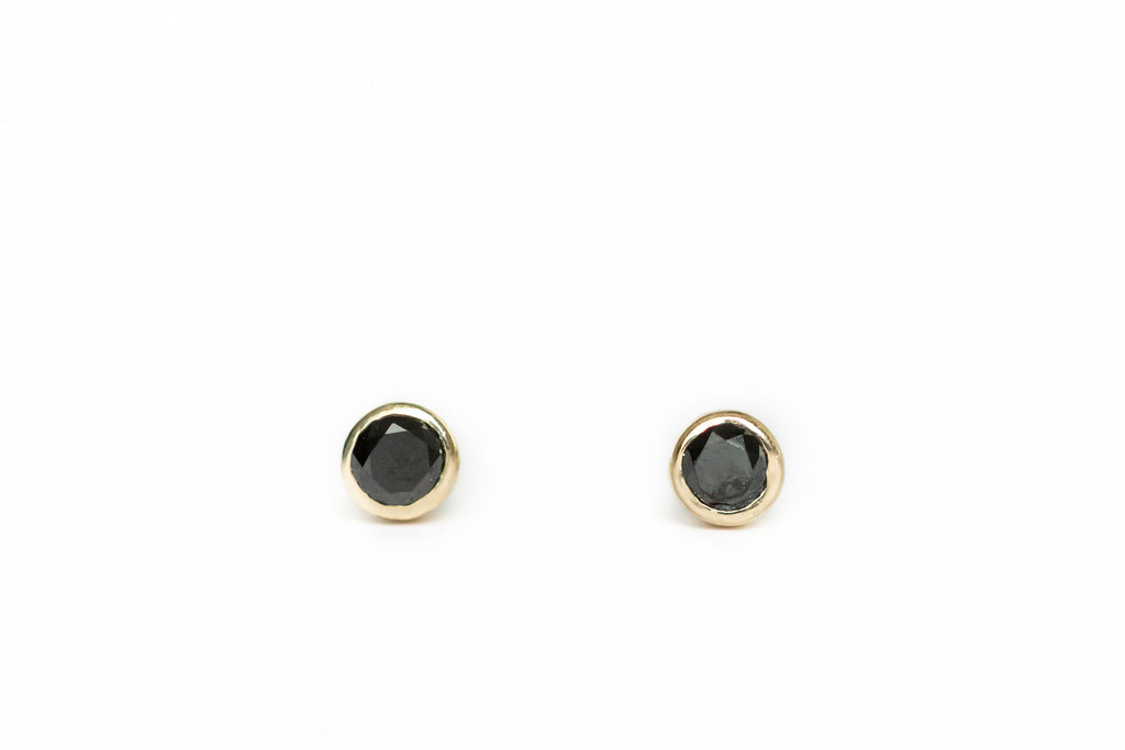 MICRO BLACK DIAMOND STUDS