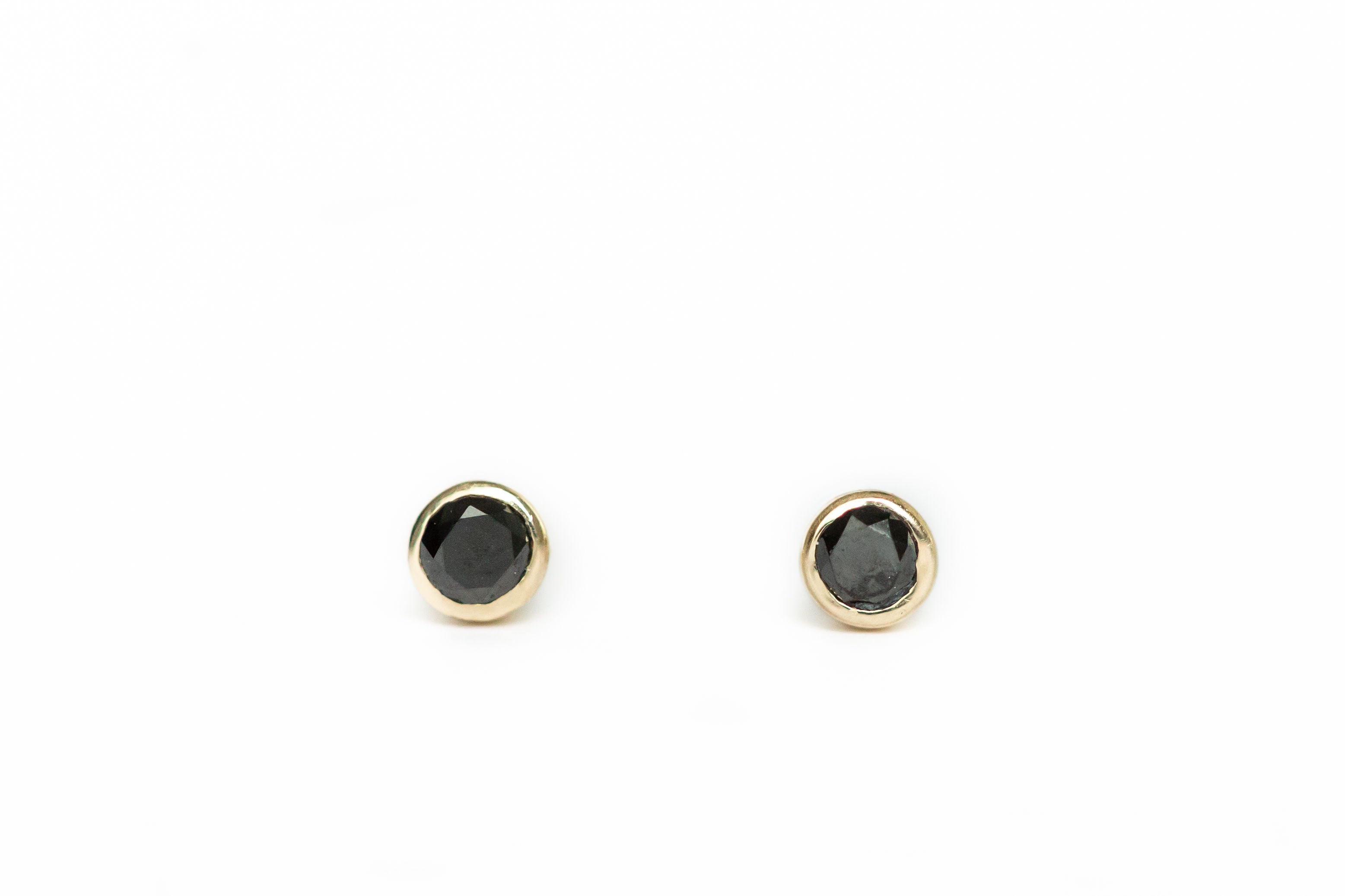 MICRO BLACK DIAMOND STUDS