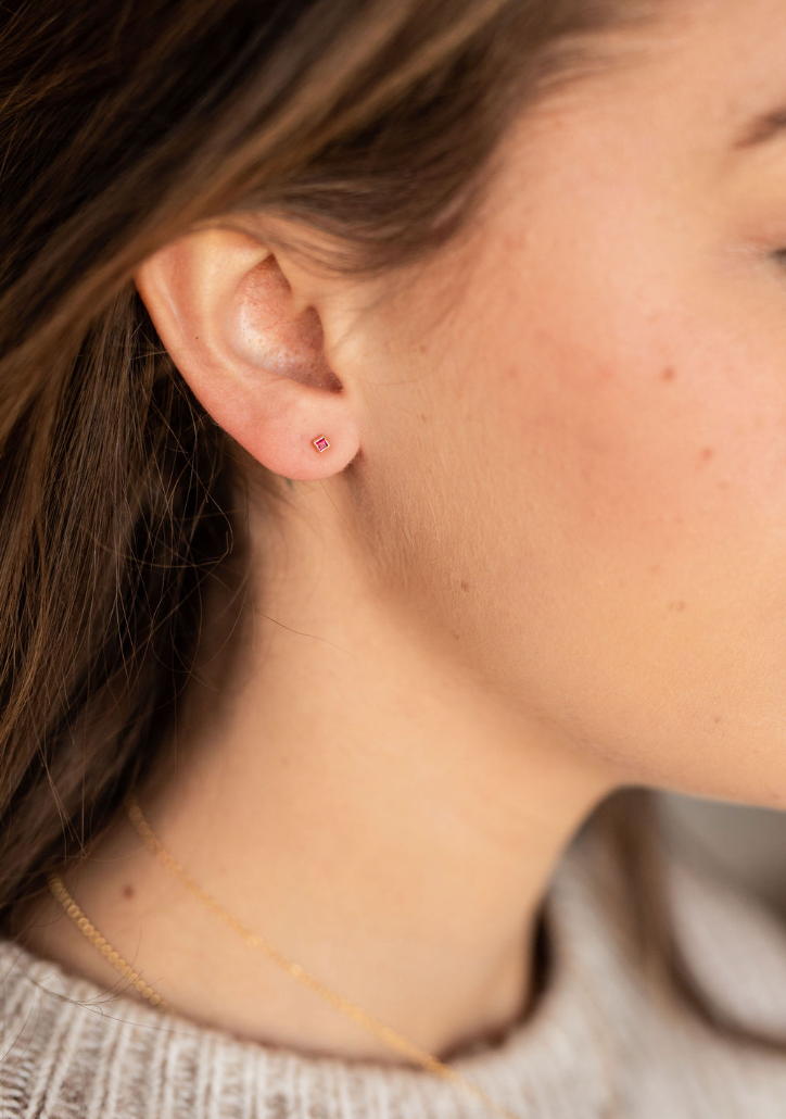 MICRO RUBY SQUARE STUD